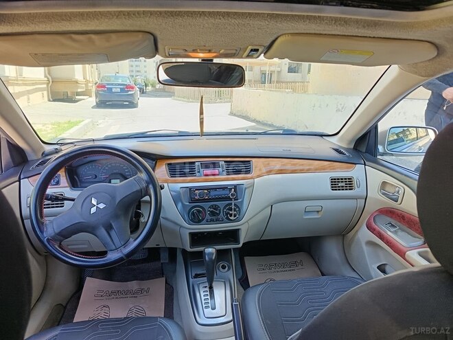 Mitsubishi Lancer-14