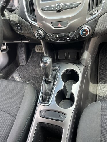 Chevrolet Cruze-13