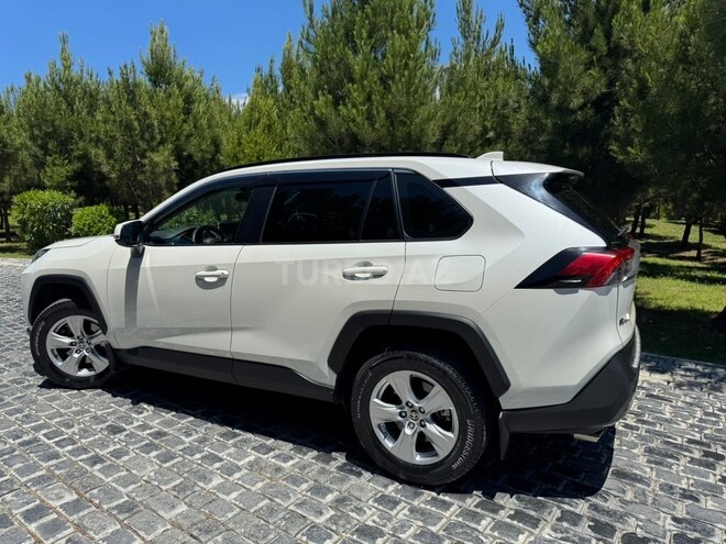 Toyota RAV4-9