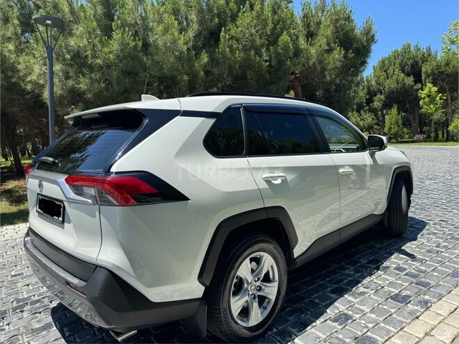 Toyota RAV4-8