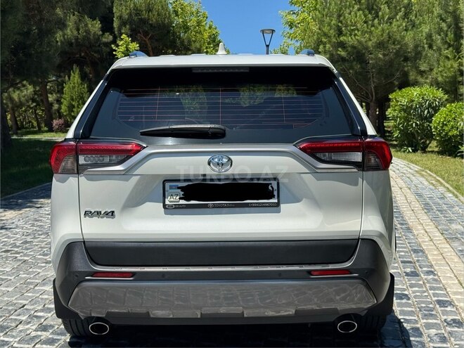 Toyota RAV4-10