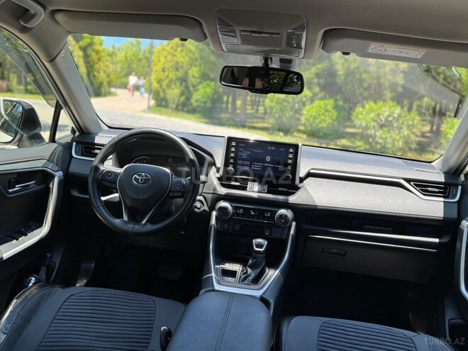 Toyota RAV4-12