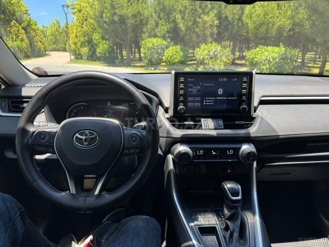 Toyota RAV4-14
