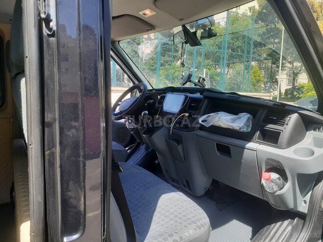 Ford Transit-4