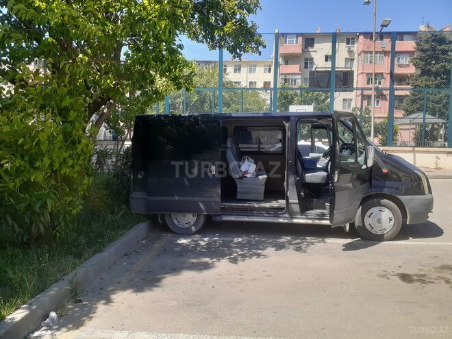 Ford Transit-6