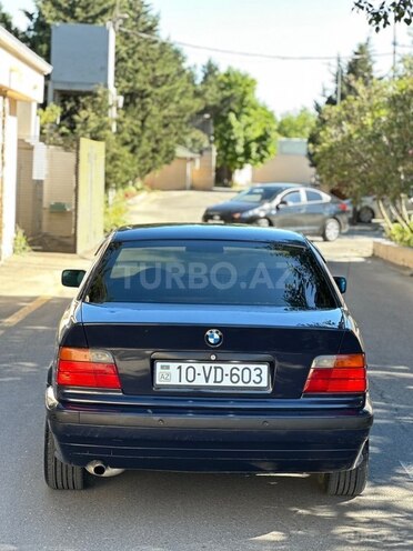 BMW 318-4