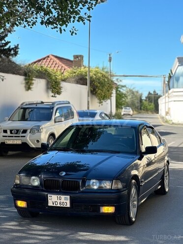 BMW 318-2