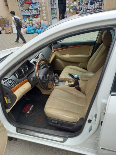 Hyundai Sonata-12