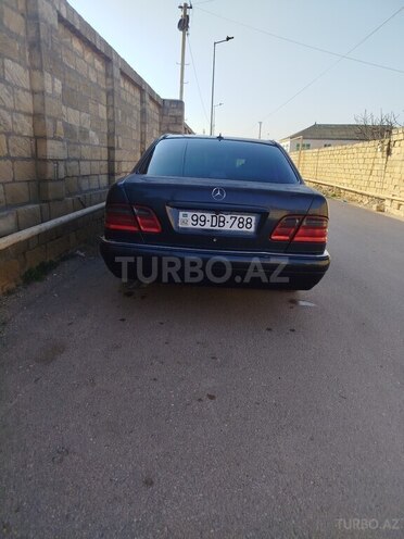 Mercedes E 240-5