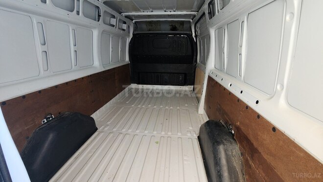 Ford Transit-11