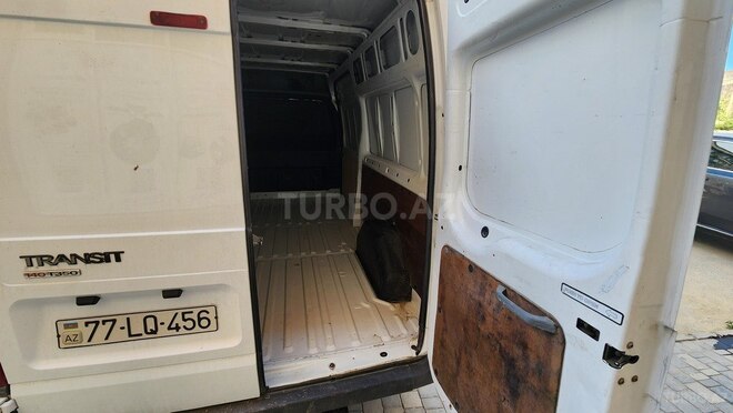 Ford Transit-9