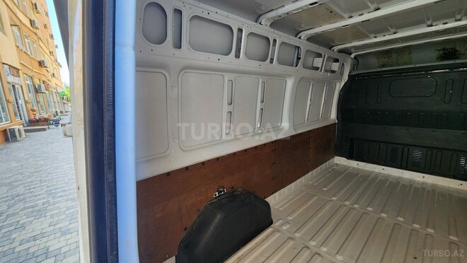 Ford Transit-8