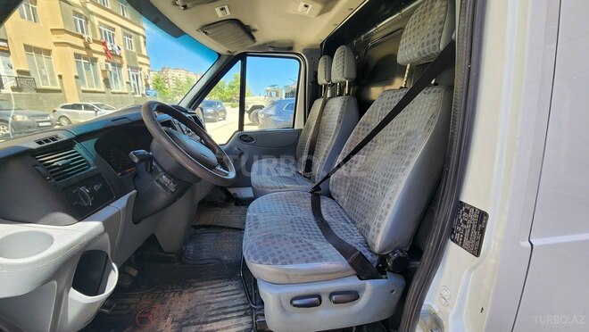 Ford Transit-15