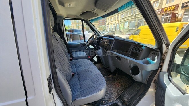 Ford Transit-14
