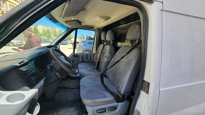 Ford Transit-16