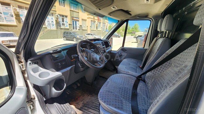 Ford Transit-19