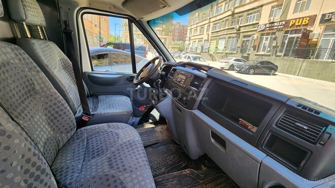 Ford Transit-12