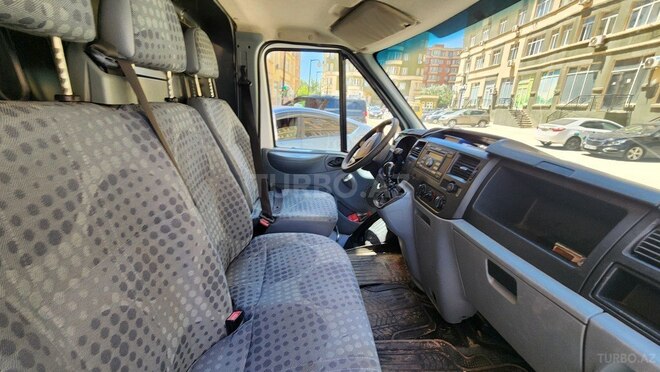 Ford Transit-13