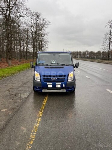 Ford Transit-12