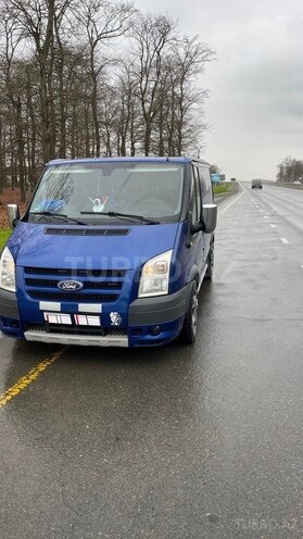 Ford Transit-11