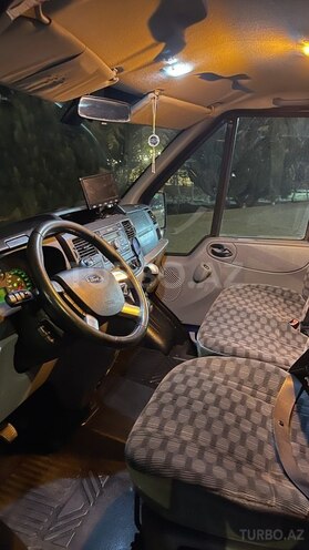 Ford Transit-3