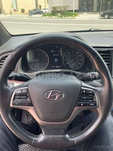 Hyundai Elantra-9
