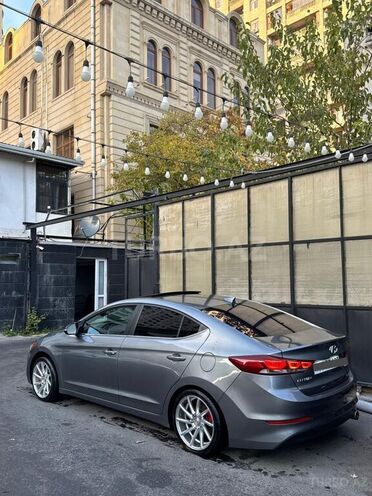 Hyundai Elantra-3