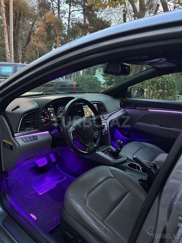 Hyundai Elantra-8
