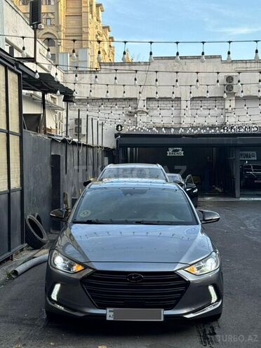 Hyundai Elantra-2