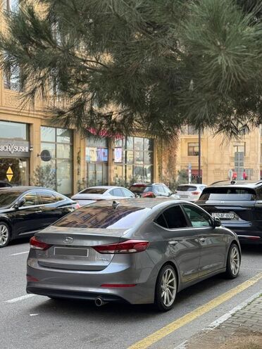 Hyundai Elantra-5