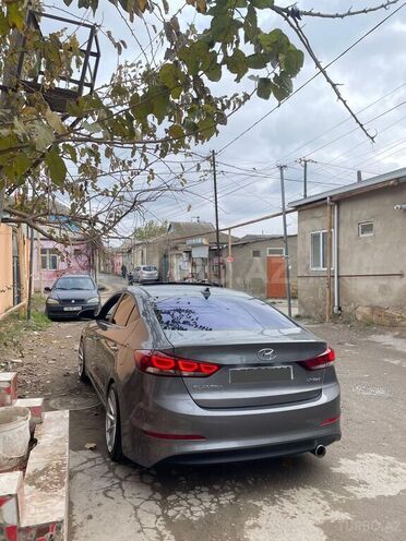 Hyundai Elantra-4