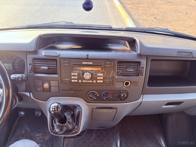 Ford Transit-14