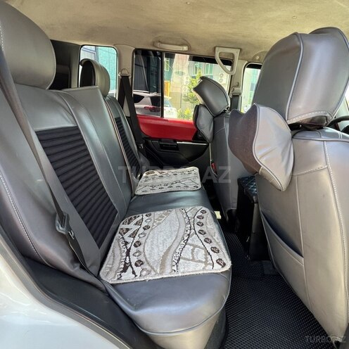 Mitsubishi Pajero io-6