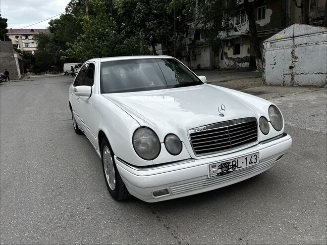 Mercedes E 220-17