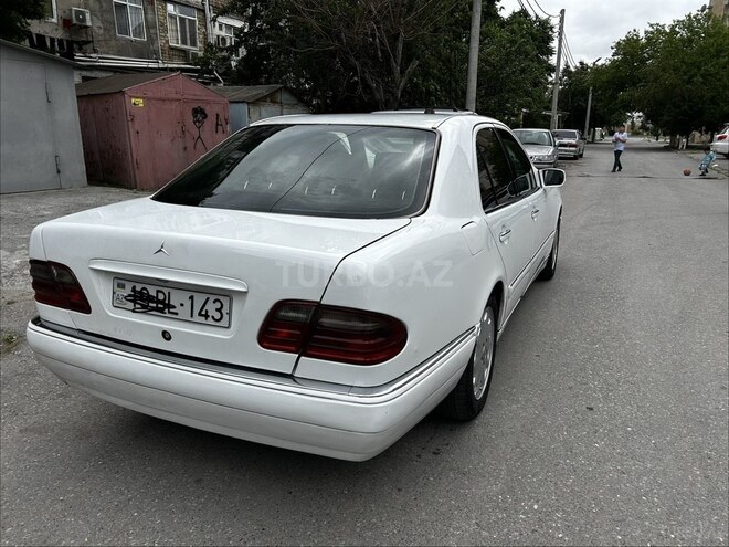 Mercedes E 220-13
