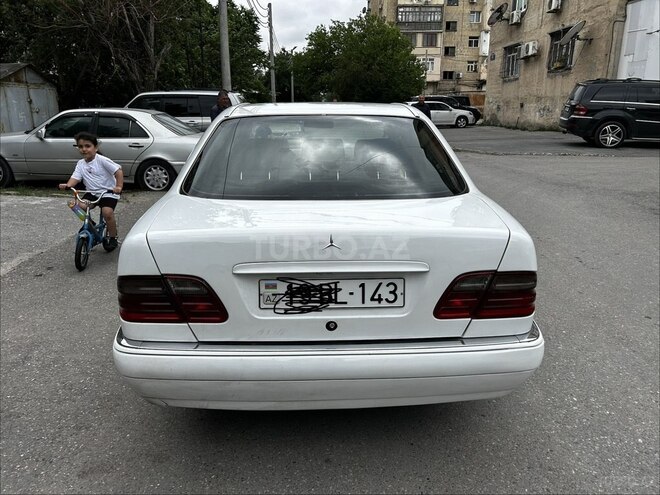 Mercedes E 220-12