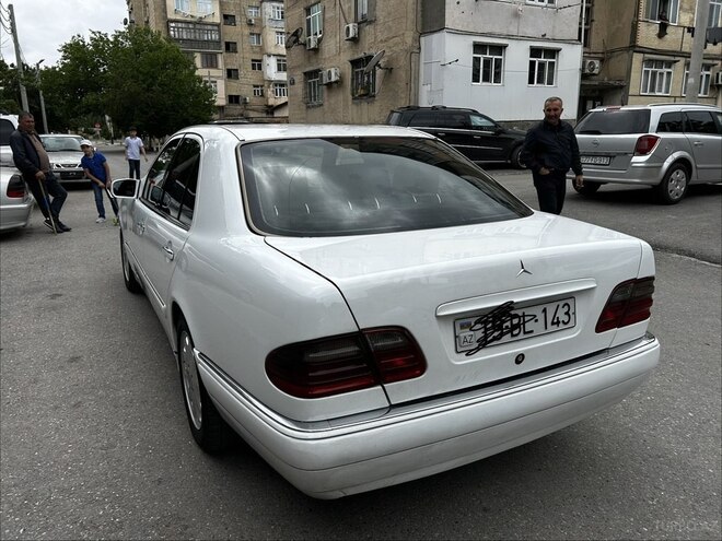 Mercedes E 220-9