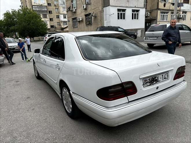 Mercedes E 220-10