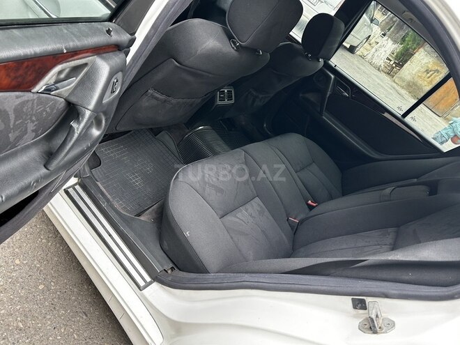 Mercedes E 220-7