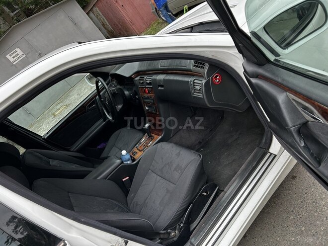 Mercedes E 220-5