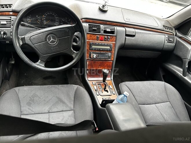Mercedes E 220-2