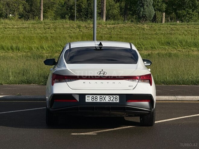 Hyundai Elantra-4