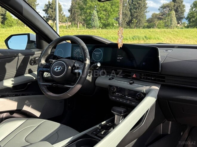 Hyundai Elantra-13