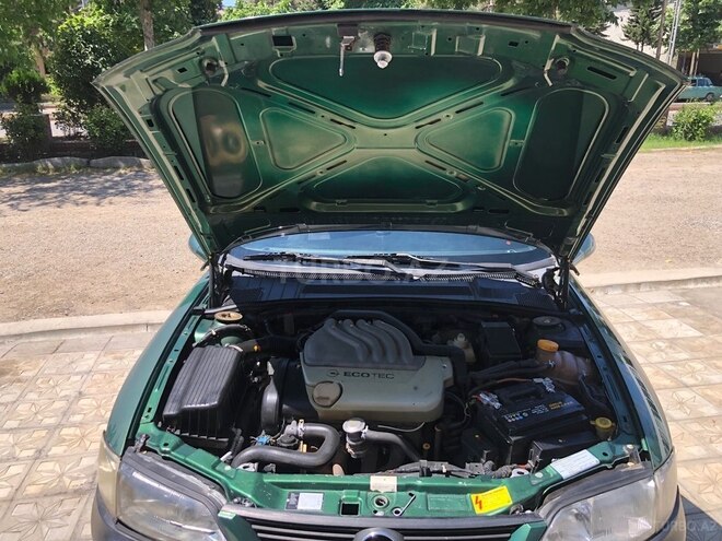 Opel Vectra-12