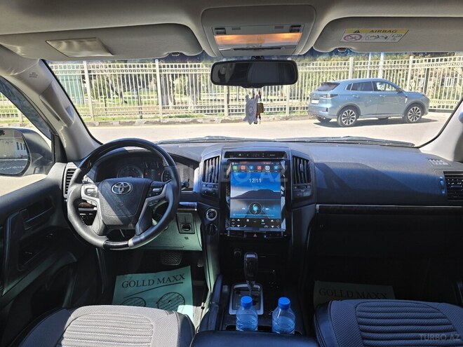 Toyota Land Cruiser-7