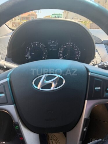 Hyundai Accent-5