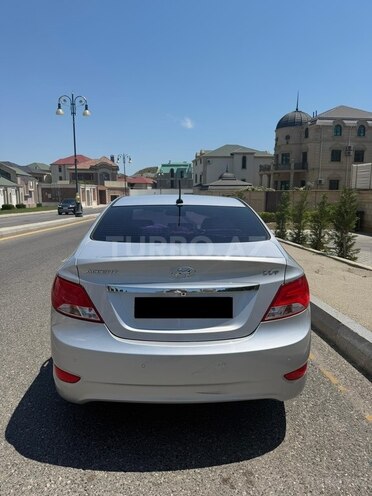 Hyundai Accent-2