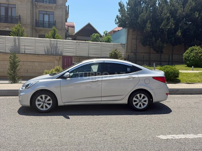 Hyundai Accent-7