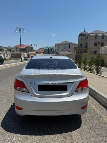 Hyundai Accent-6