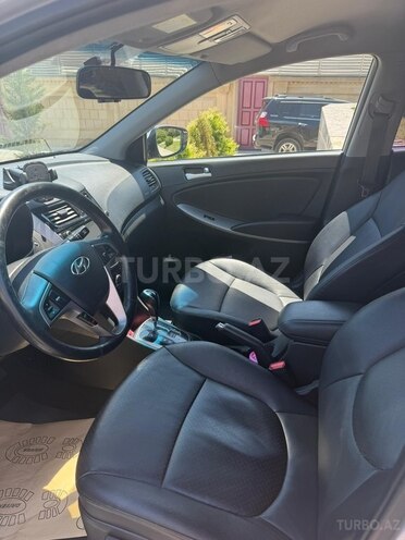 Hyundai Accent-4